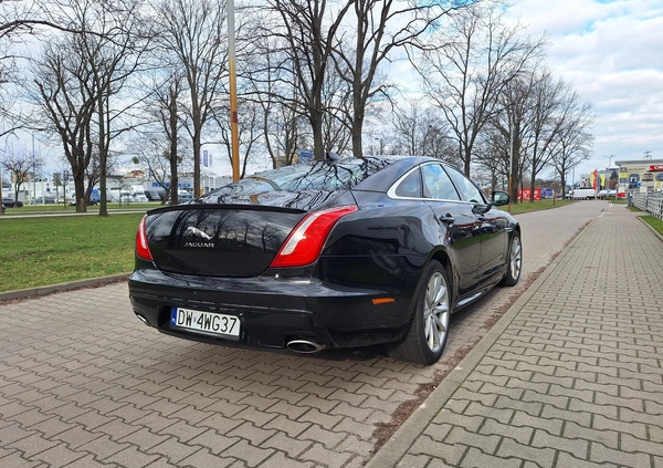 Jaguar XJ cena 120000 przebieg: 182000, rok produkcji 2015 z Wrocław małe 154